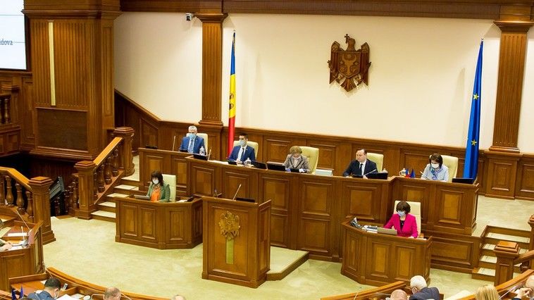 Советники двух вице-председателей парламента инфицированы COVID-19.