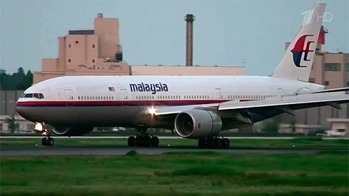 Летевшая рейсом Malaysian Airlines девушка рассказала, что весь полет провела в кабине с летчиками.