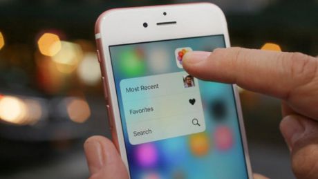 Compania Apple a dezvăluit că telefoanele cărora le "mor" bateria, deşi indică 50% viaţă, au un "bug" din fabricaţie.
