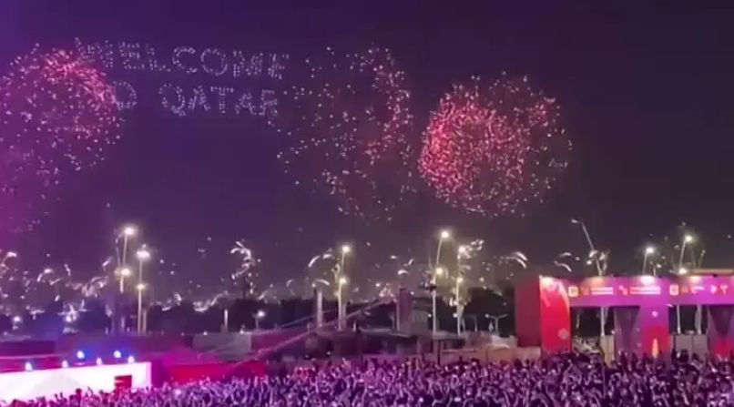 Старт Чемпионата мира по футболу в Катаре отметили фейерверком.