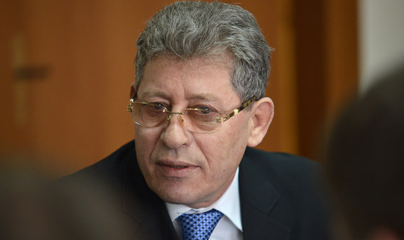 Azi, în cadrul unei conferințe de presă, Ghimpu a spus că nu a fost bătaie și că Vitalie Marinuța „s-a purtat urît”. 