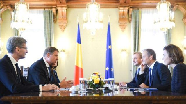 Йоханнис и Туск готовятся к внеочередной встрече на высшем уровне ЕС в Сибиу.