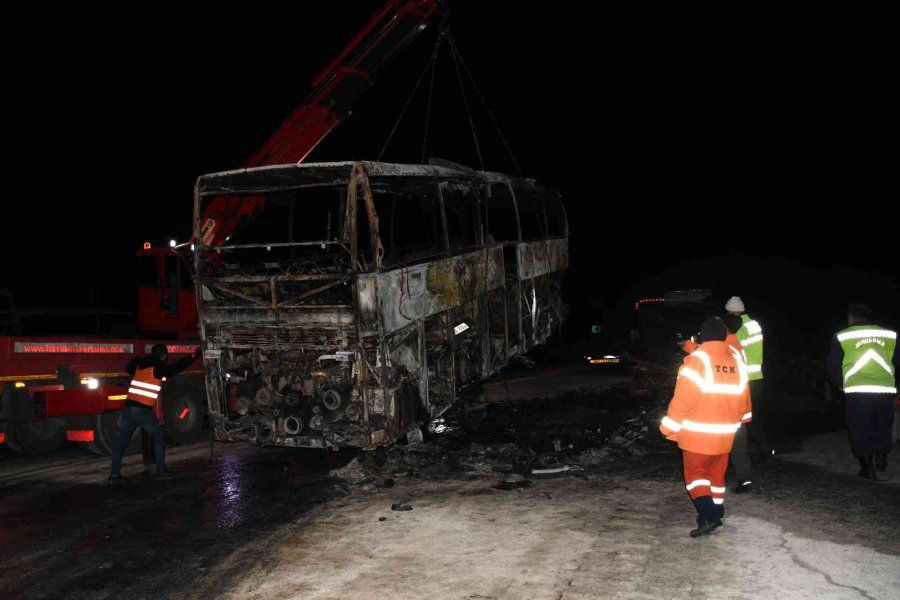В Турции 3 человека погибли и 20 пострадали в ДТП с автобусом.