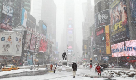 Primarul oraşului New York a avertizat duminică despre producerea unei furtuni de zăpadă care ar putea fi una dintre cele mai mari din istoria metropolei.