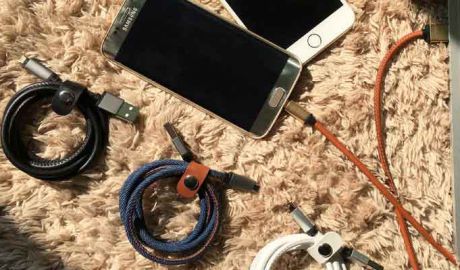 În curând cei care au telefoane iOS şi Android vor putea să îşi încarce, cu acelaşi cablu, telefoanele. Foto: techshout.com