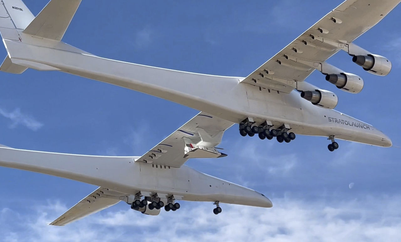 Самый большой в мире самолёт Stratolaunch Roc совершил первый полёт с заправленным гиперзвуковым планером Talon-A.