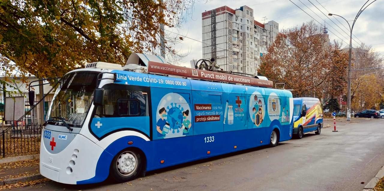 Мобильные центры вакцинации в столице работают на Чеканах и в Сынжере.