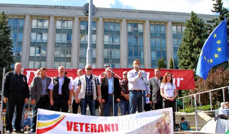 Подробности о встрече протестующих с главой государства обещают предоставить после беседы.