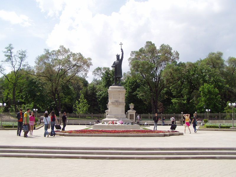 La 25 de ani de la proclamarea suveranităţii, există mai mulţi factori care subminează suveranitatea Republicii Moldova.