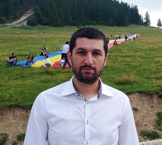 Луля: "Румыны Республики Молдова  отстаивают свои права, а Румыния распахнула свои врата".  Фото: luleamariusdorin.ro