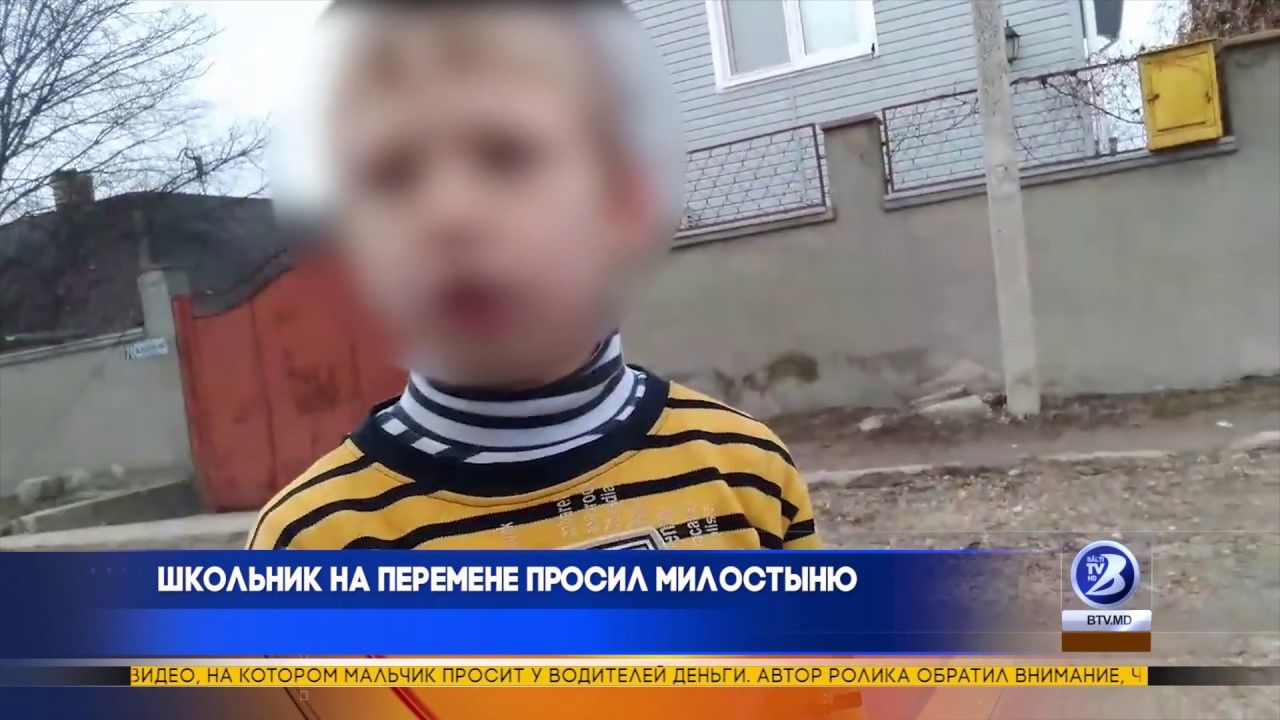  Автор ролика обратил внимание на то, что ребёнок легко одет. 