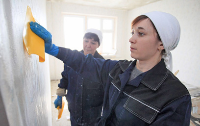 Люди в Молдове за гроши соглашаются работать там, где их жизнь подтачивает вредная химия.