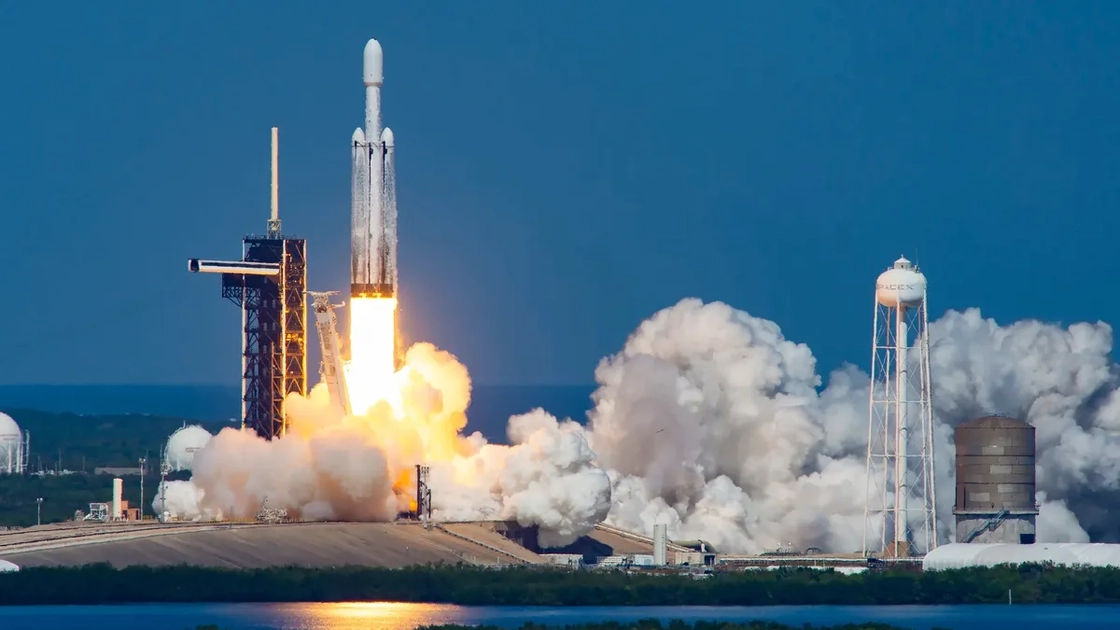 SUA au lansat racheta super-grea Falcon Heavy.