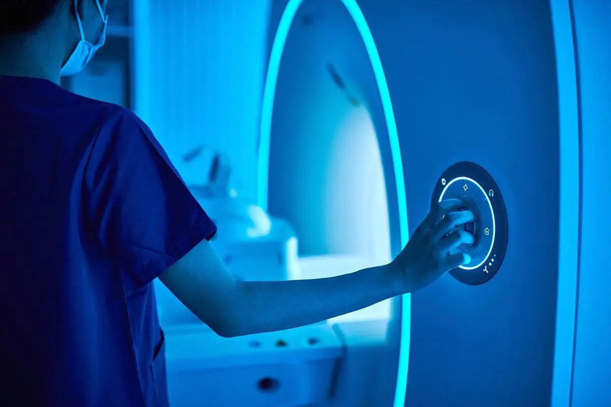 Startup-ul de inteligență artificială Midjourney dezvoltă un tomograf pentru scanarea întregului corp.