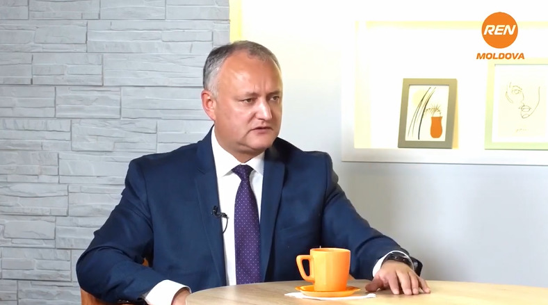 Додон подчеркнул, что "вакцинирование должно быть бесплатным и добровольным".
