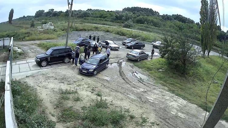 Киллеров задержали с автоматами Калашникова. Они оказались гастролерами из Молдовы и Приднестровья.
