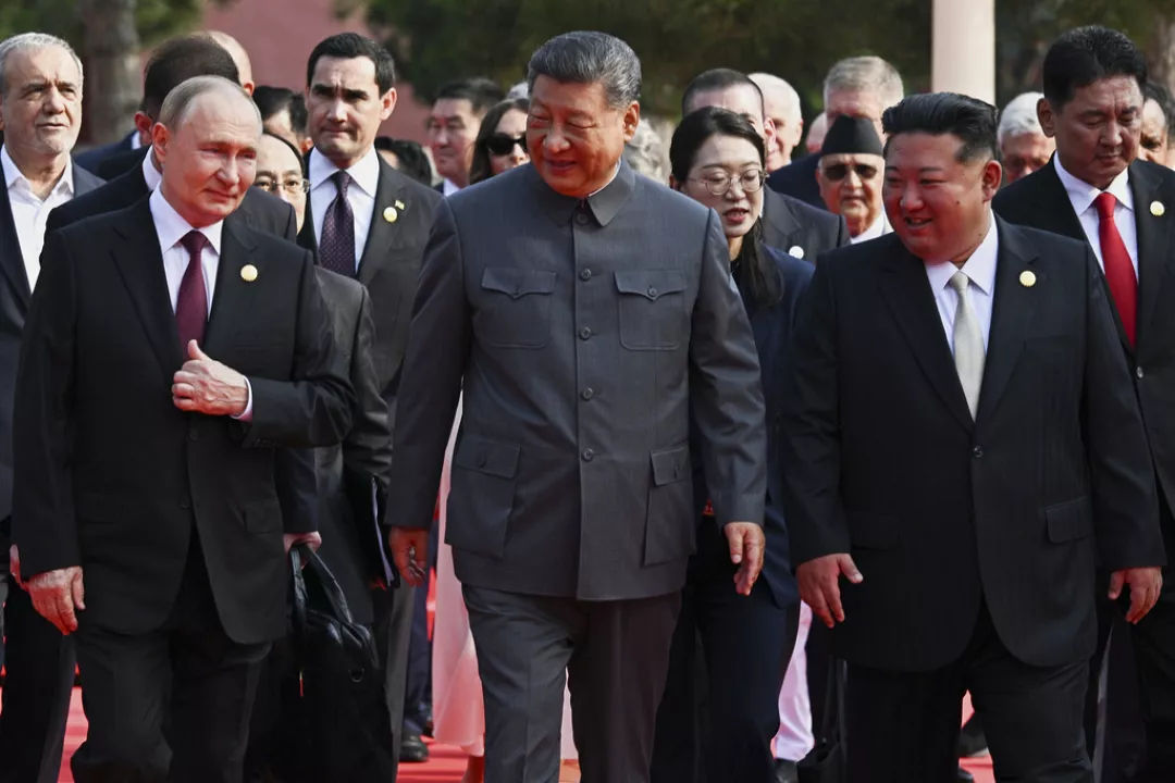 Parada militară de la Beijing: Xi Jinping a vorbit despre pace și a prezentat o rachetă intercontinentală.