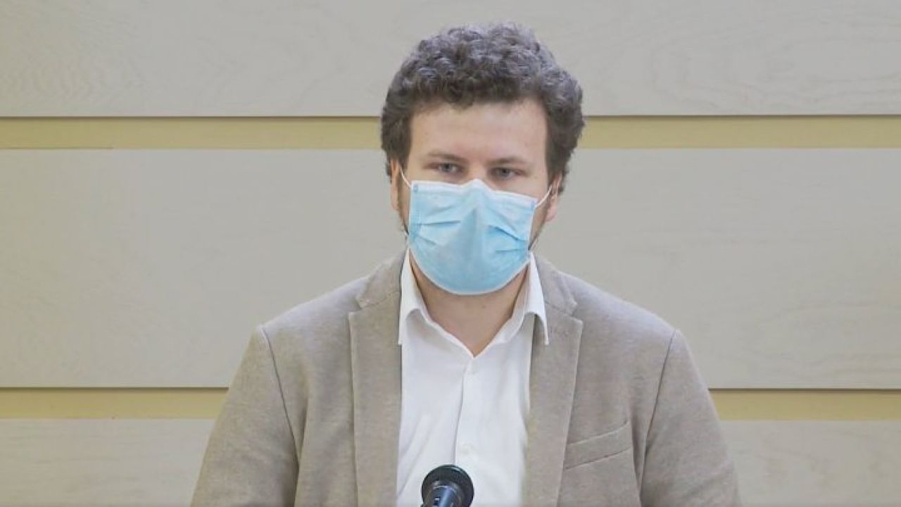 Депутат от PAS Дан Перчун.
