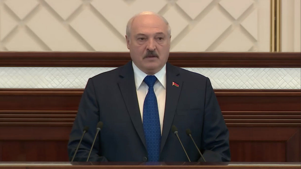 Лукашенко: На границе с Литвой перехвачен беспилотник со взрывчаткой.
