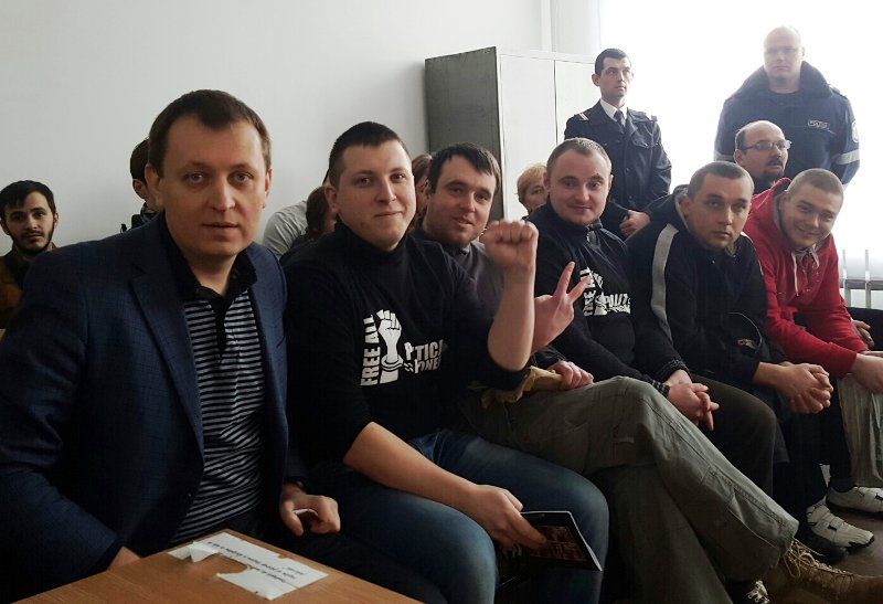Прокуроры запросили тюремный арест для политзаключенных из “группы Петренко”.