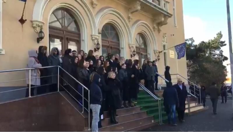 В Клуж-Напоке на протест вышли 60 судей. Фото: digi24.ro.