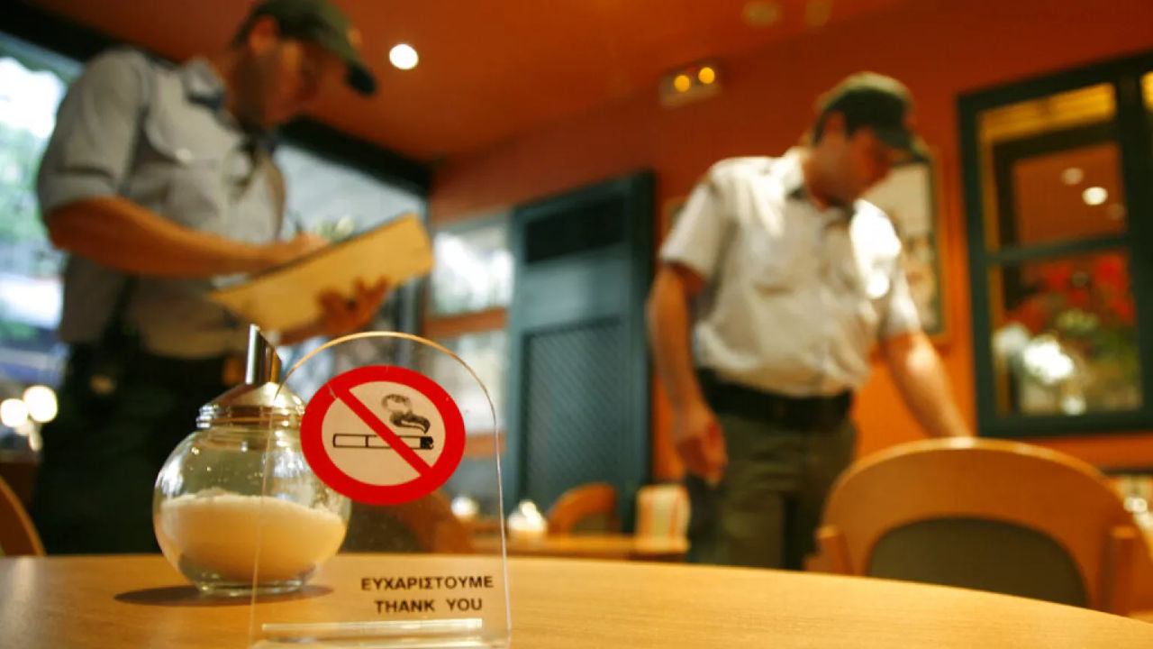 Un proiect de lege pentru a proteja minorii de tutun și alcool, adoptat în Grecia.