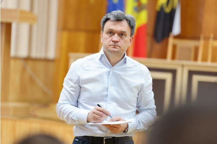 Премьер провел дискуссии с местными властями Леовского района