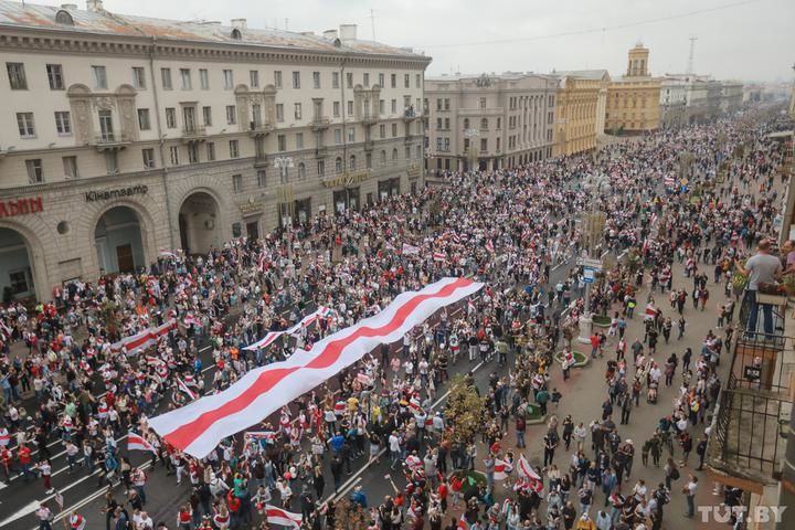Протестующие вновь заняли весь центр Минска. Фото: tut.by.