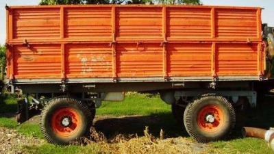 Cinci moldoveni, care transportau alcool fără timbru de acciz, au fost opriţi de poliţiştii de frontieră la graniţa cu Ucraina.