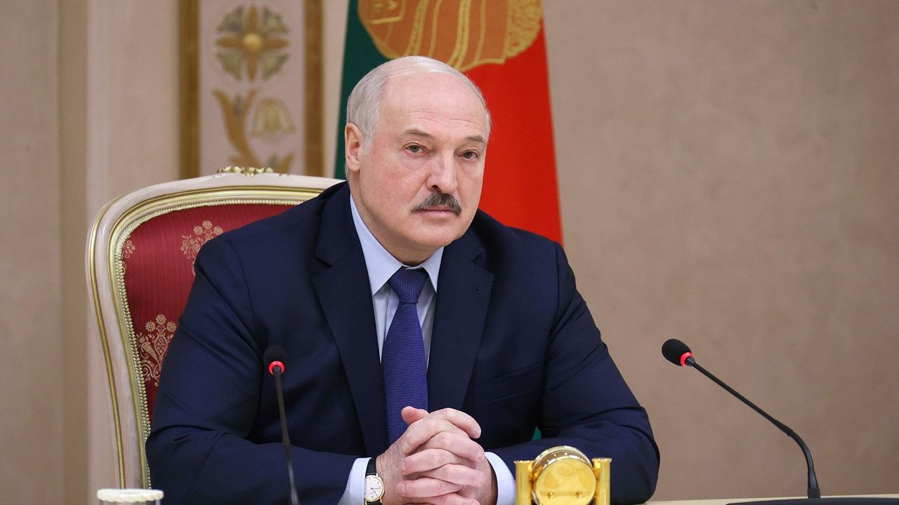 Лукашенко объяснил, чем он отличается от Януковича.