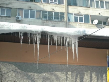 Potrivit medicilor, victima a suferit o comoţie cerebrală şi o plagă de 5 cm în regiunea capului. 