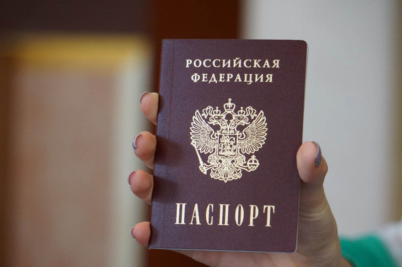 В Мелитополе и Херсоне выдали первые российские паспорта.