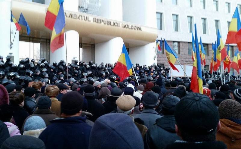 Statul urmează să primească 750 000 de lei pentru toate prejudiciile care au fost aduse clădirii Parlamentului.