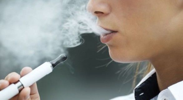 Țigările electronice pot provoca boli cardiace.