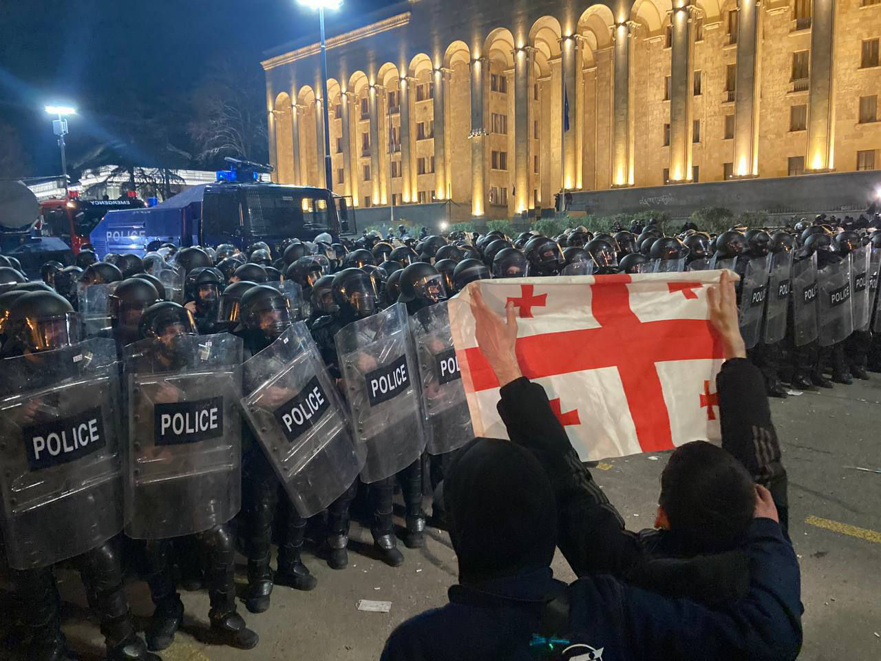 В Грузии во время вчерашних протестов задержали 66 человек.