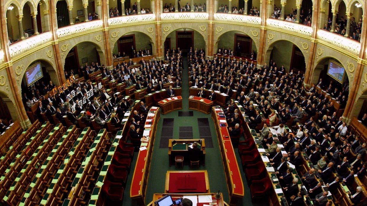 Парламент Венгрии запретил менять пол.