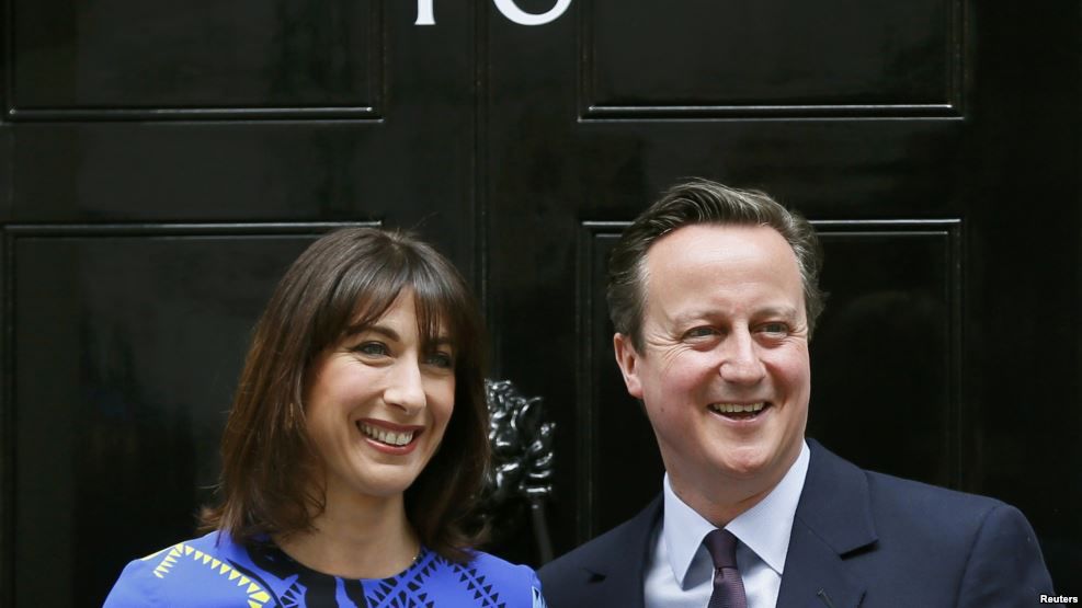 Cameron a fost însoțit la vot de soția sa, Samantha.