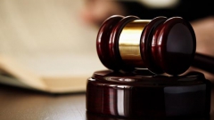 Consiliul Superior al Magistraturii solicită Parlamentului examinarea de urgenţă a proiectului de lege ce prevede majorarea salariilor judecătorilor. 