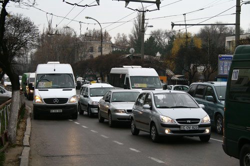 Сегодня, 4 июня, всем желающим предложено отказаться от проезда на маршрутных такси. 