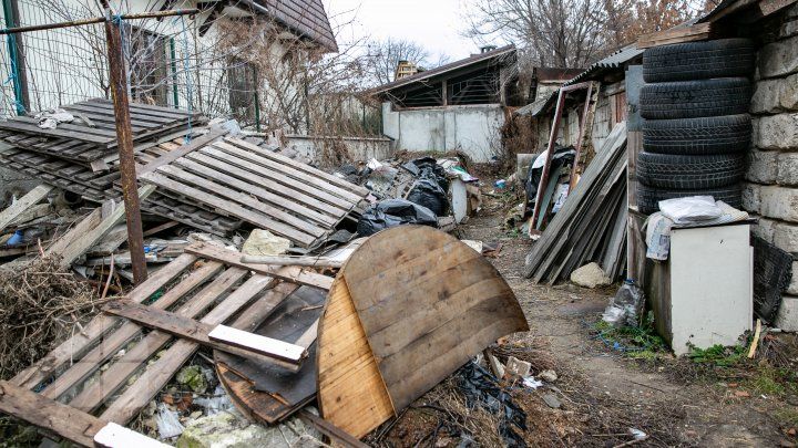 В историческом центре молдавской столицы образовалась настоящая мусорная свалка.