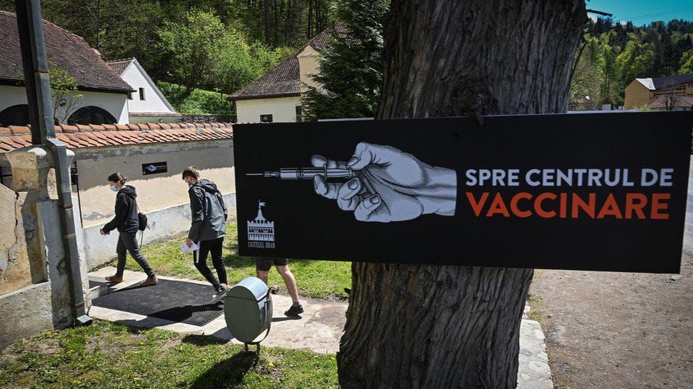 В Румынии объем имеющихся доз вакцин намного превышает спрос у населения.