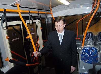 Primarul Dorin Chirtoacă a testat aseară pentru prima oară transportul public nocturn din Chișinău. Foto: zdg.md