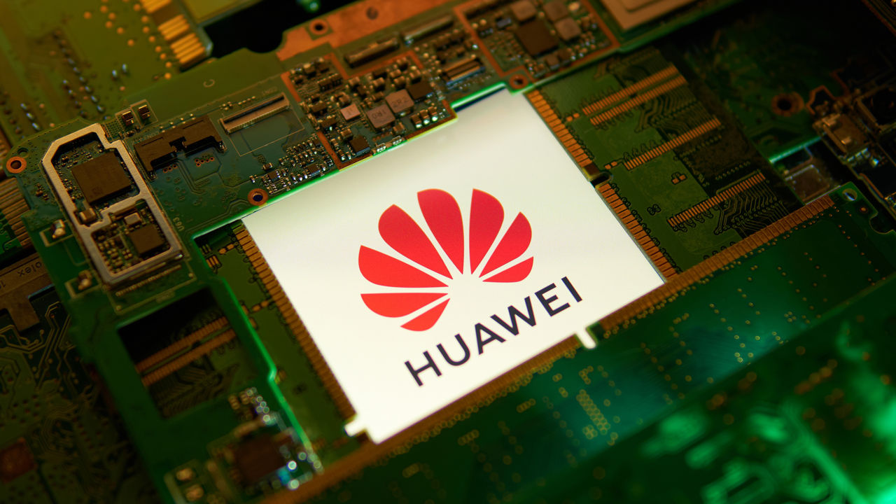 Huawei intensifică producția de cipuri IA pentru a îndeplini obiectivele tehnologice ale Chinei.