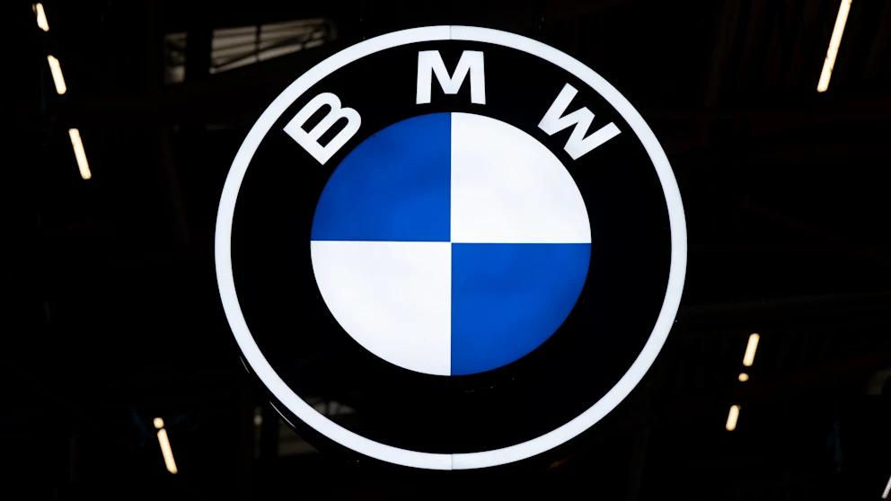 BMW recheamă în service peste 130.000 de vehicule în Germania din cauza unui risc de incendiu.
