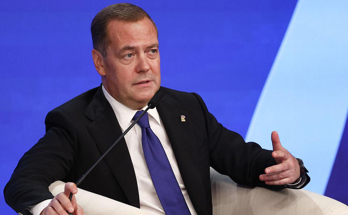 Medvedev: Marea Britanie ar putea să se scufunde în următorii câțiva ani.
