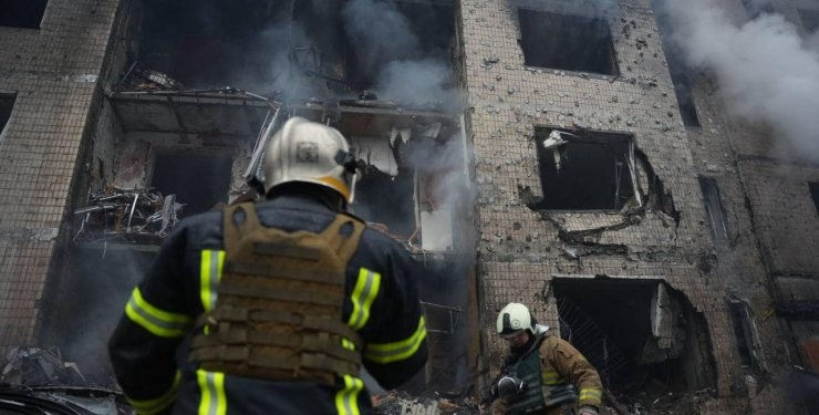 Главком ВСУ: Россия атаковала 99 ракетами, 72 из них уничтожены.