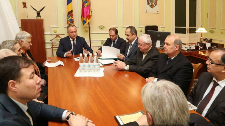 Igor Dodon se pregătește pentru lupta cu „Istoria Românilor”. Foto: presedinte.md