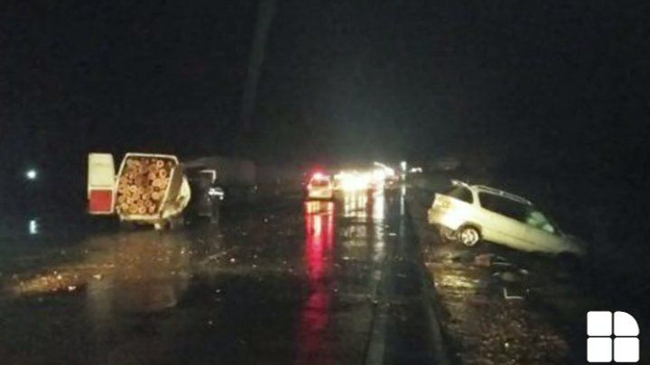 В больницу доставлены семь человек, в том числе ребенок.