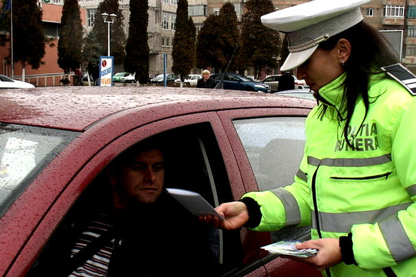 Noul sistem prin care agentul înregistrează tot ce vorbeşte cu şoferul. 