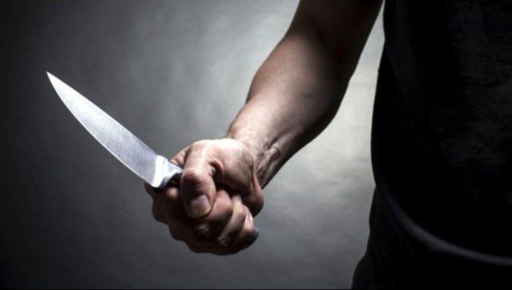 Doi bărbați au torturat un bătrân și i-au jefuit casa